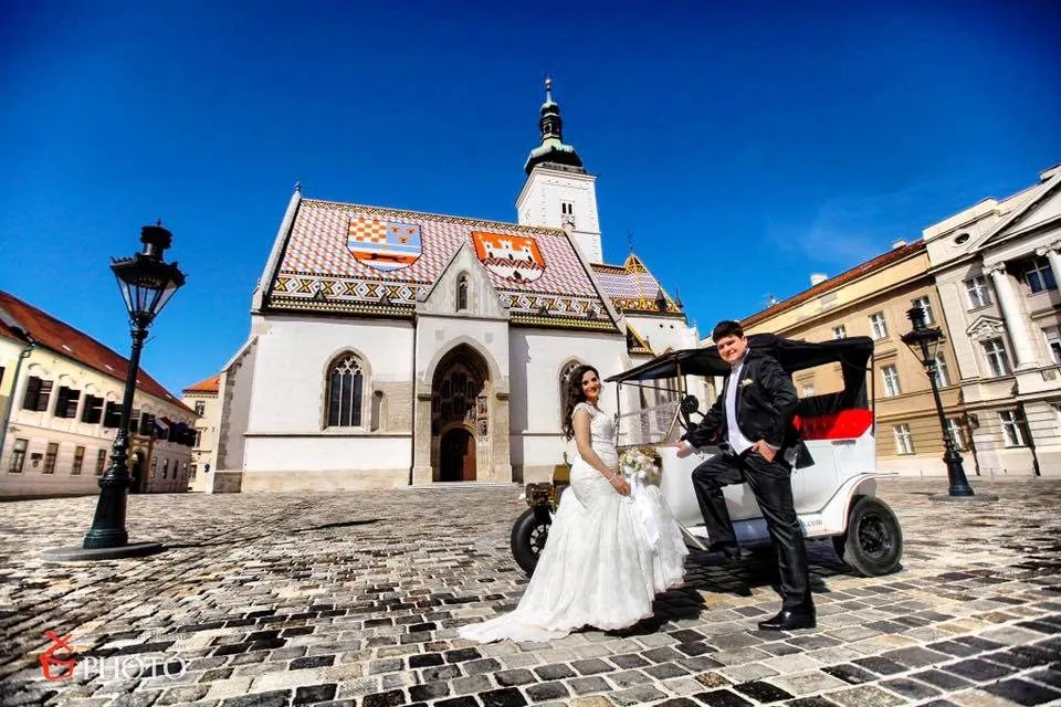 Vjenčanje s Oldy autom na Trgu sv. Marka